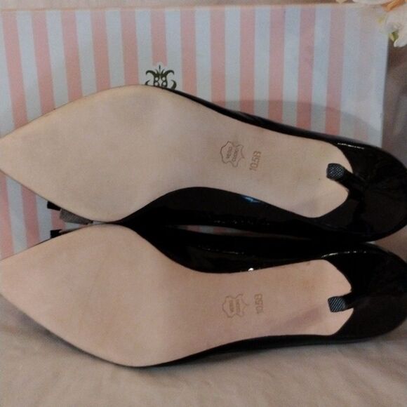 Footcandy Taupe and Black Heels - Picture 5 of 11